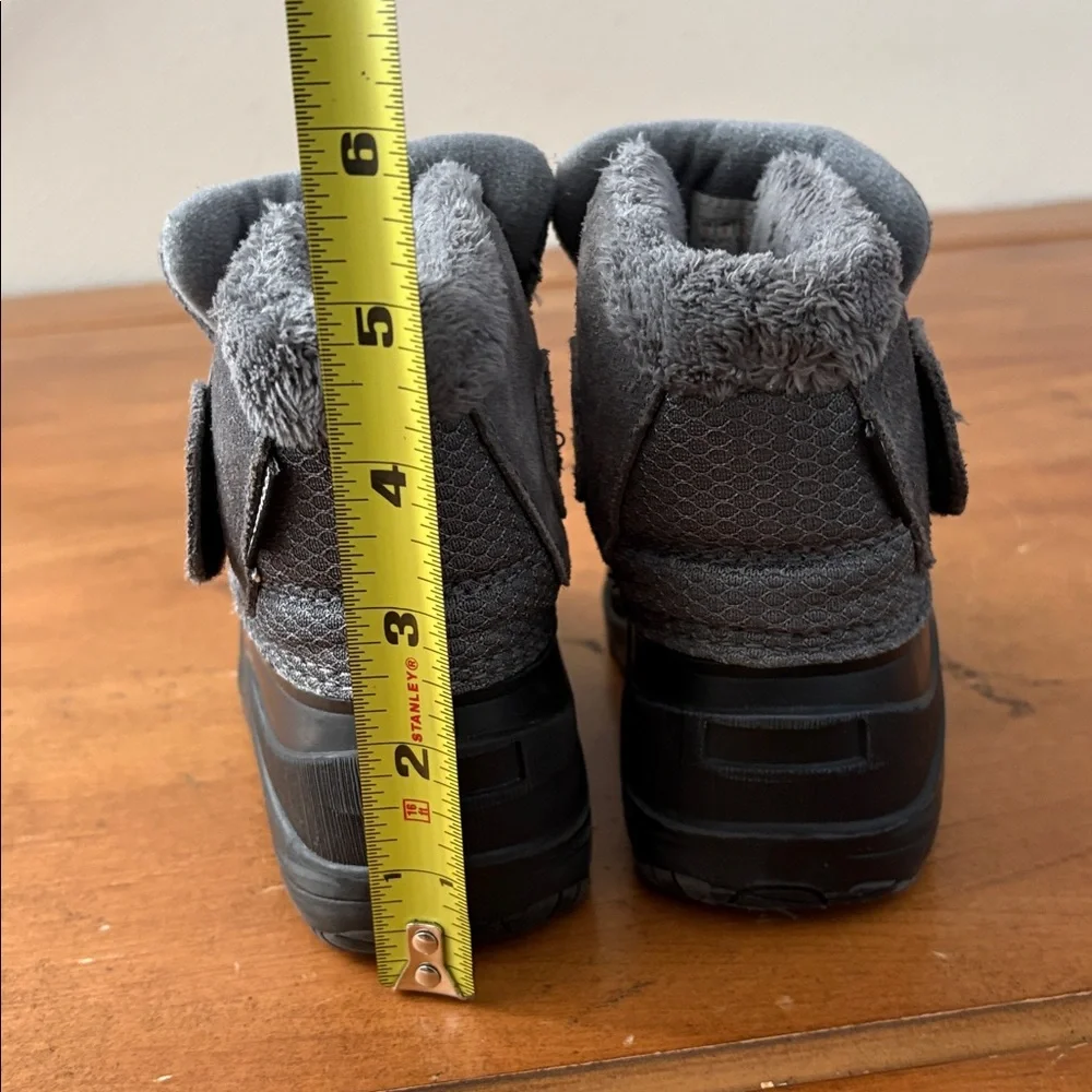 The North Face Alpenglow ll Kids Gray and Black Snow Boots Size 9